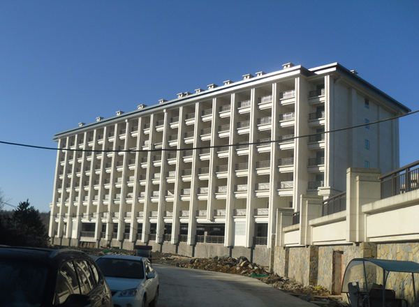 仙女山萬(wàn)怡酒店外墻裝修現(xiàn)場(chǎng)照片